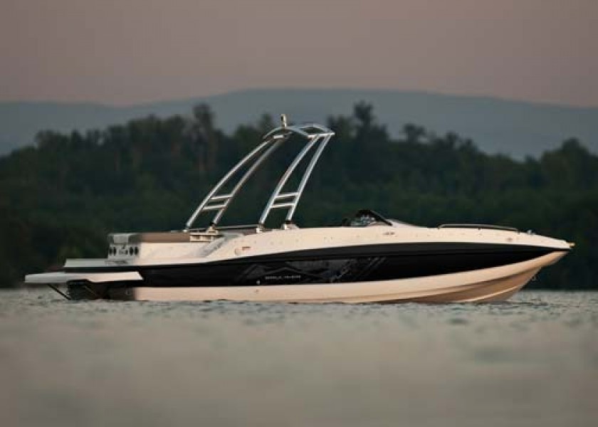 Bayliner 217 Deck Boat