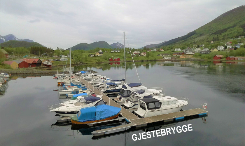 Hj&oslash;rungav&aring;g Gjestehavn