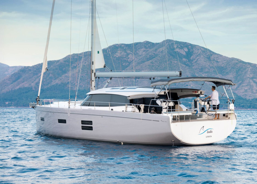 Moody 48 Decksaloon