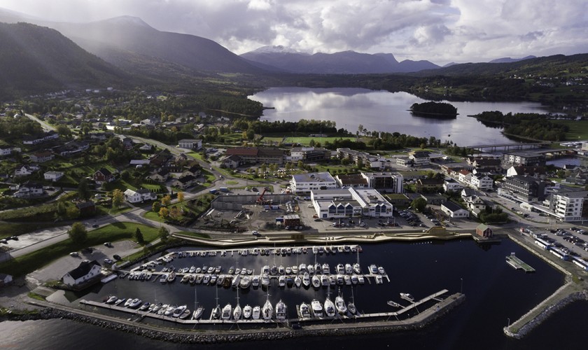 Vestnes Sm&aring;b&aring;thavn